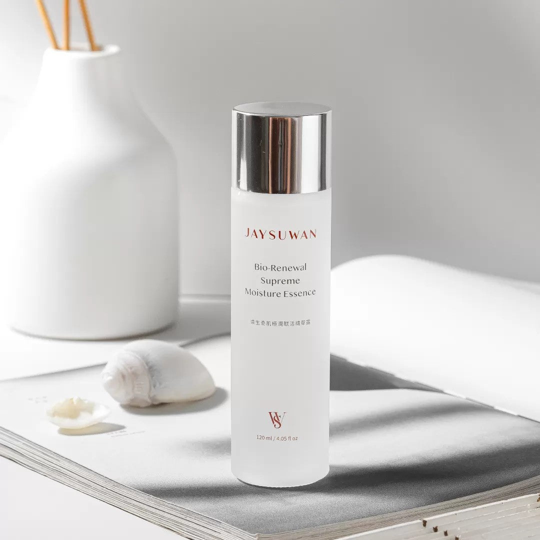 JAYSUWAN Moisture Essence in a spa lifestyle setting